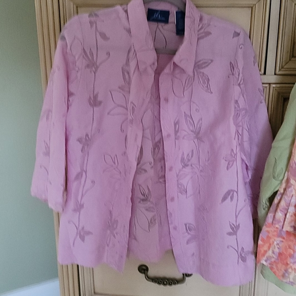 Blouses - Picture 3 of 4